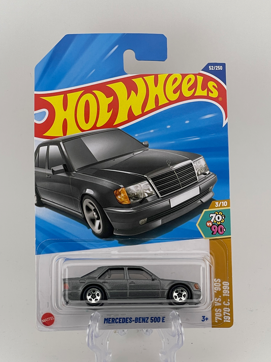 Hot Wheels Mainline Mercedes-Benz 500 E '70s VS. '90s 3/10